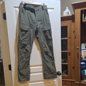Men's Stone Glacier Olive Green Hiking/Outdoor Pants. SIZE MEDIUM. 32" LENGTH.